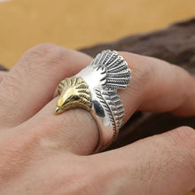 Laden Sie das Bild in den Galerie-Viewer, New S925 pure silver jewelry Thai silver domineering golden eagle head personalized flying eagle ring solid 925 silver man ring  Handmadebynepal   