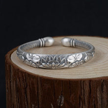 Laden Sie das Bild in den Galerie-Viewer, Handmadebynepal Tibetan Six Words Mantra Vintage Silver Bangles for Women Openable Fish Lotus Buddhist Jewelry Pure Silver S990 Retro Bracelet.  Handmadebynepal   