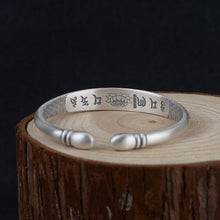 Laden Sie das Bild in den Galerie-Viewer, Handmadebynepal Tibetan Six Words Mantra Vintage Silver Bangles for Women Openable Fish Lotus Buddhist Jewelry Pure Silver S990 Retro Bracelet.  Handmadebynepal   