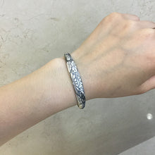 Charger l&#39;image dans la galerie, Handmadebynepal Tibetan Six Words Mantra Vintage Silver Bangles for Women Openable Fish Lotus Buddhist Jewelry Pure Silver S990 Retro Bracelet.  Handmadebynepal   