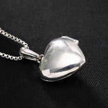 Laden Sie das Bild in den Galerie-Viewer, handmadebynepal Vintage Silver 925 Sterling Heart Shaped Lockets Pendant Aromatherapy Antique Flower Natural Onyx Fine Jewelry  Handmadebynepal   